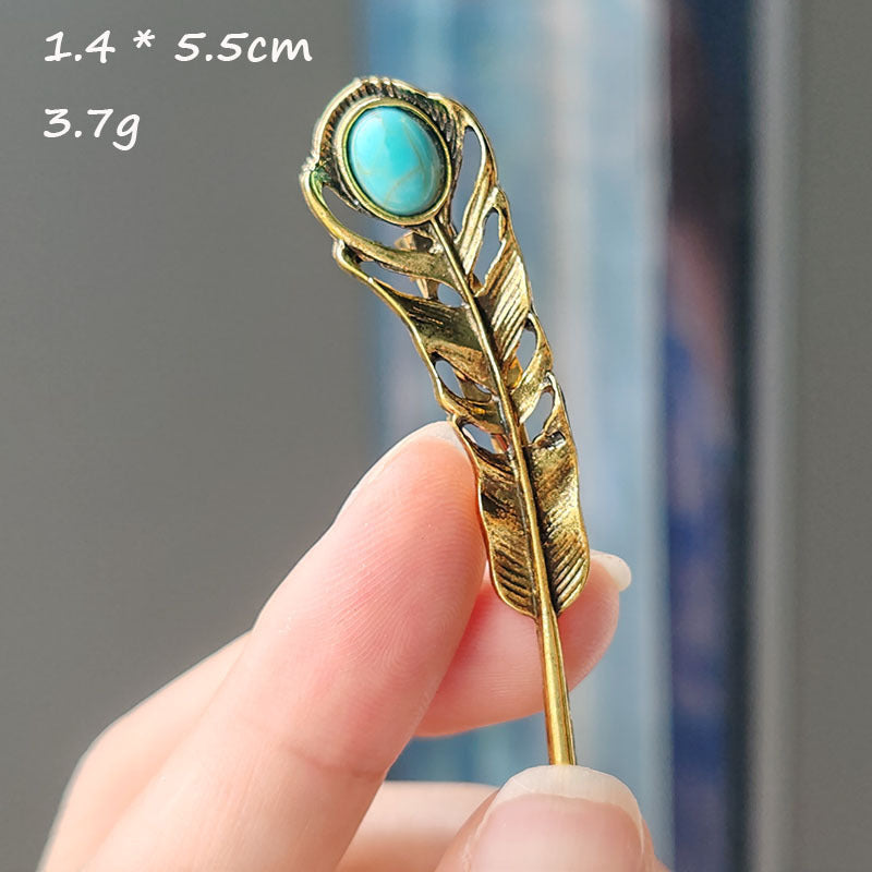 Unisex brooch suitable for formal wear