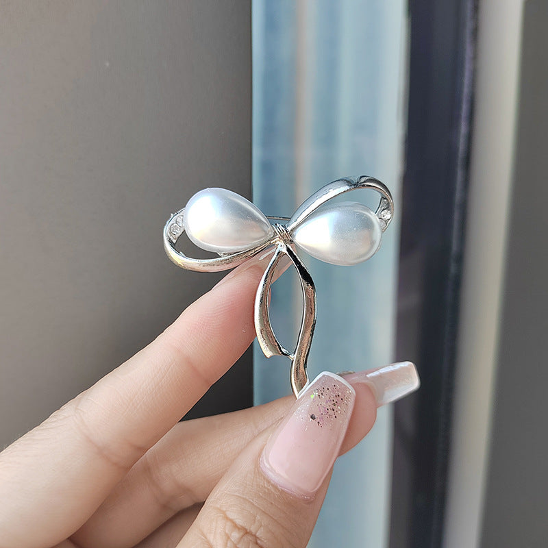 Distinctive Pearl and Bow Brooch - Image 5