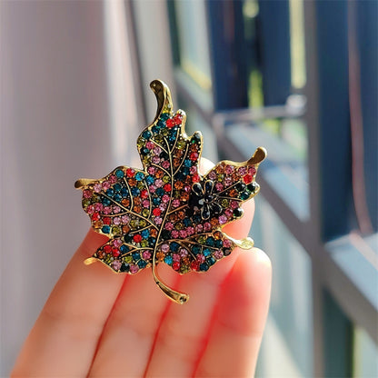 Close-up of the leaf brooch design - image 2