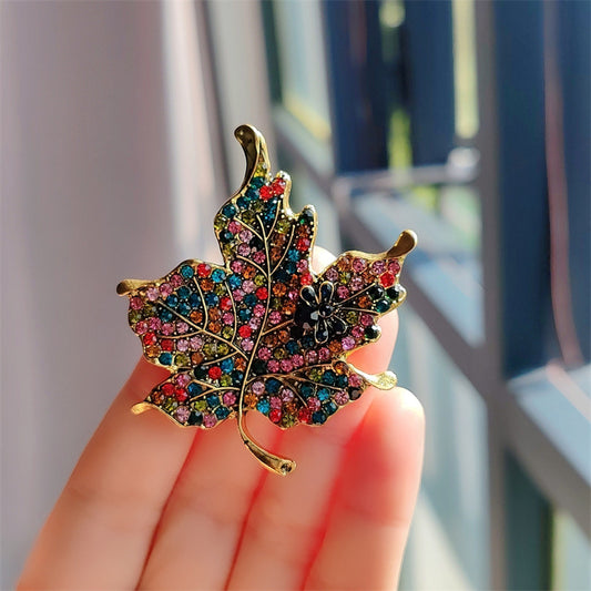 Close-up of the leaf brooch design - image 2