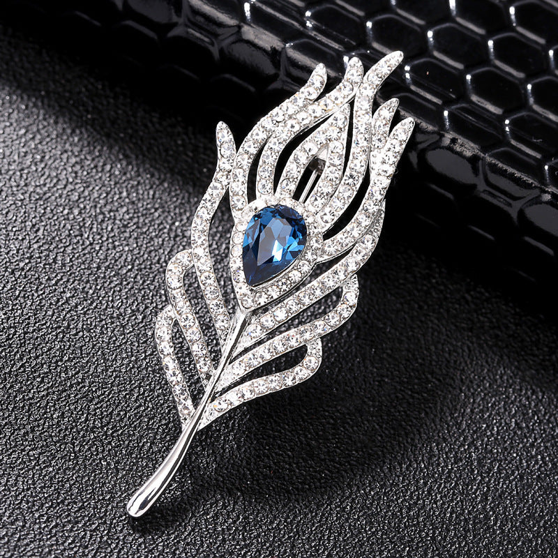Trendy flower brooch in vibrant colors