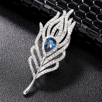 Trendy flower brooch in vibrant colors