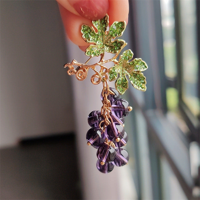 Charming fruit brooch design with grapes