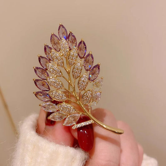 Gold leaf brooch design image