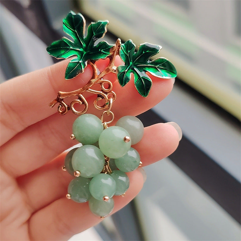 Elegant women's brooch with fruit motifs
