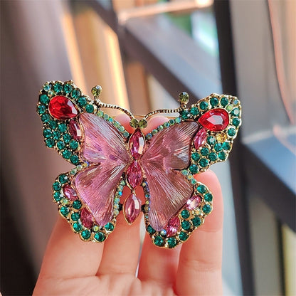 Lightweight and comfortable crystal brooch
