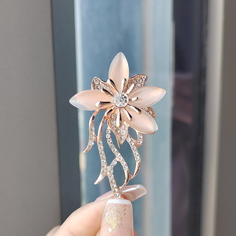 Stylish Floral Brooch for Women - Vintage Style Jewelry