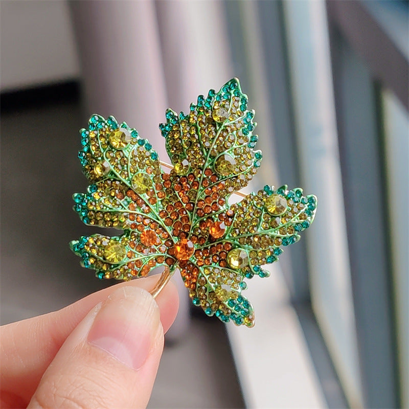 Versatile Alloy Brooch for Fashion - Image 5