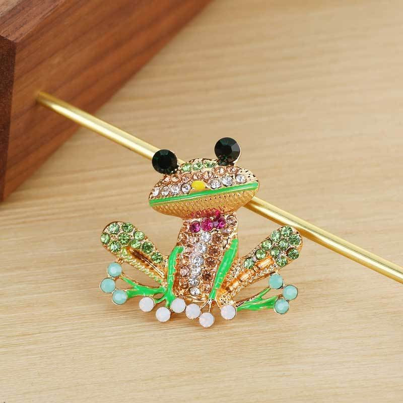 Elephant decorative brooch