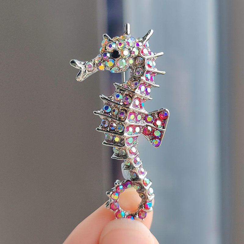 Stylish Vintage Seahorse Brooch for Any Outfit Image 3