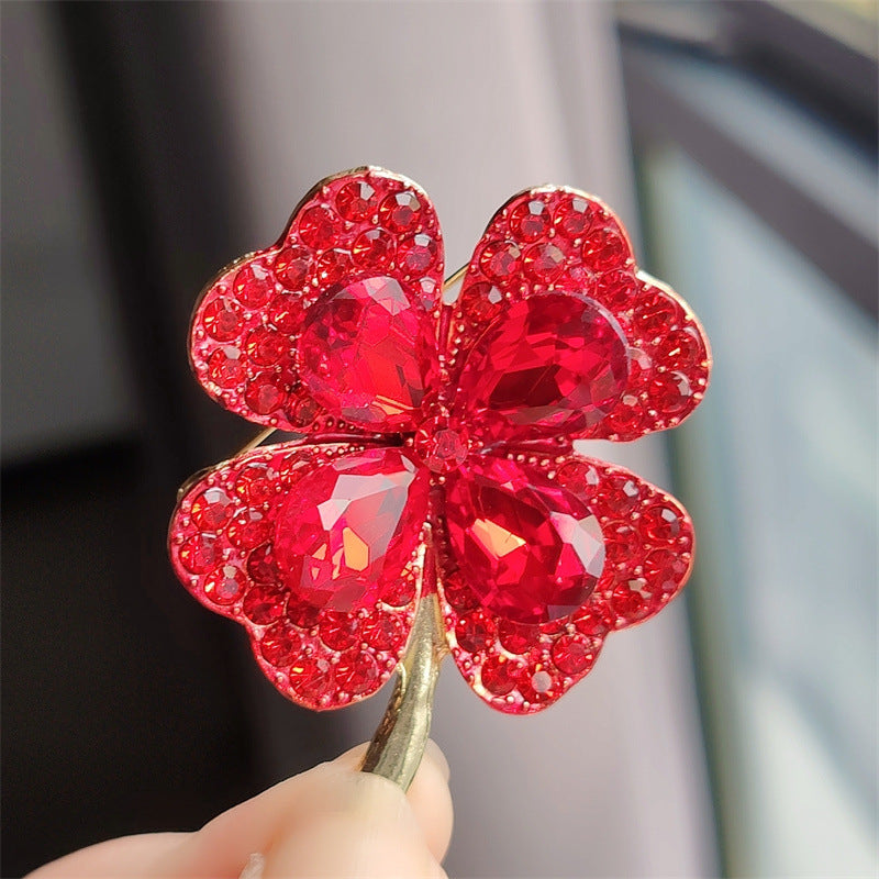 Elegant four-leaf clover pin