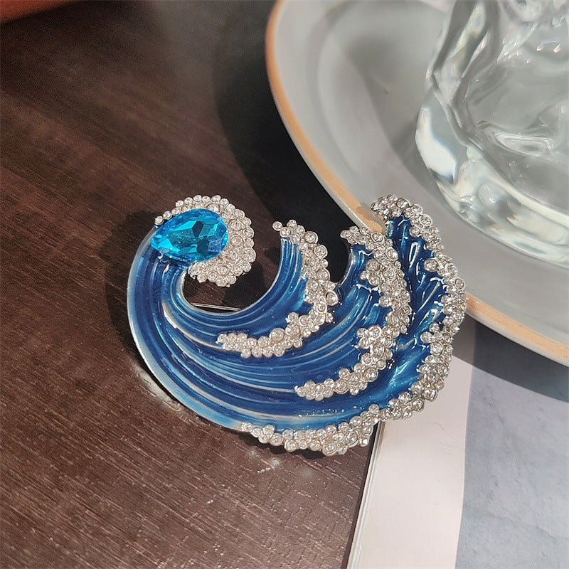 Wave Design Brooch in blue
