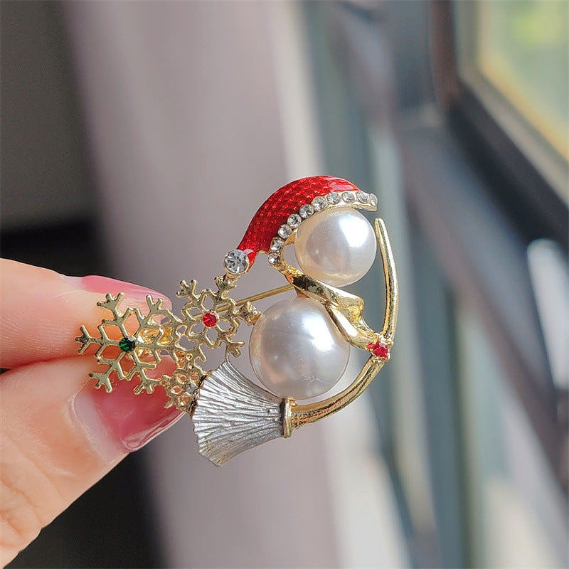 Cute snowman brooch front view