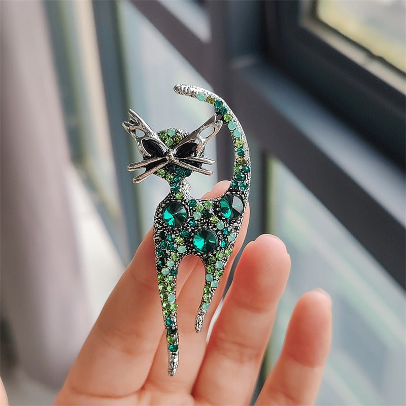 Detailed cat pin for fashion lovers
