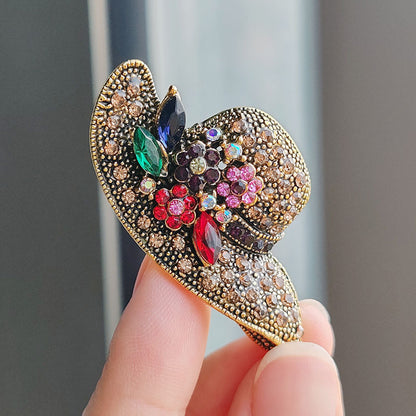 Brooch pinned on a bag - image 4