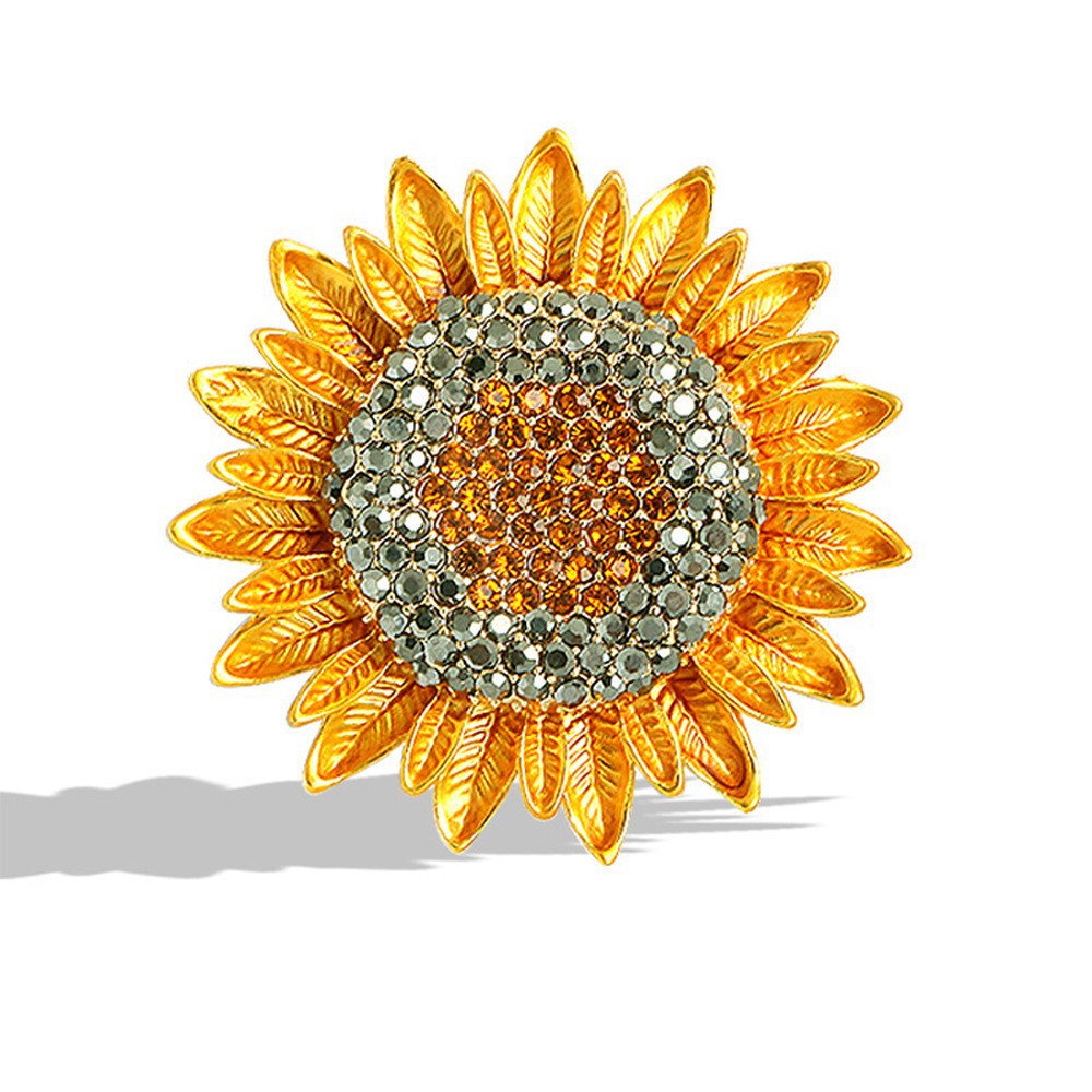 Charming animal-themed brooch