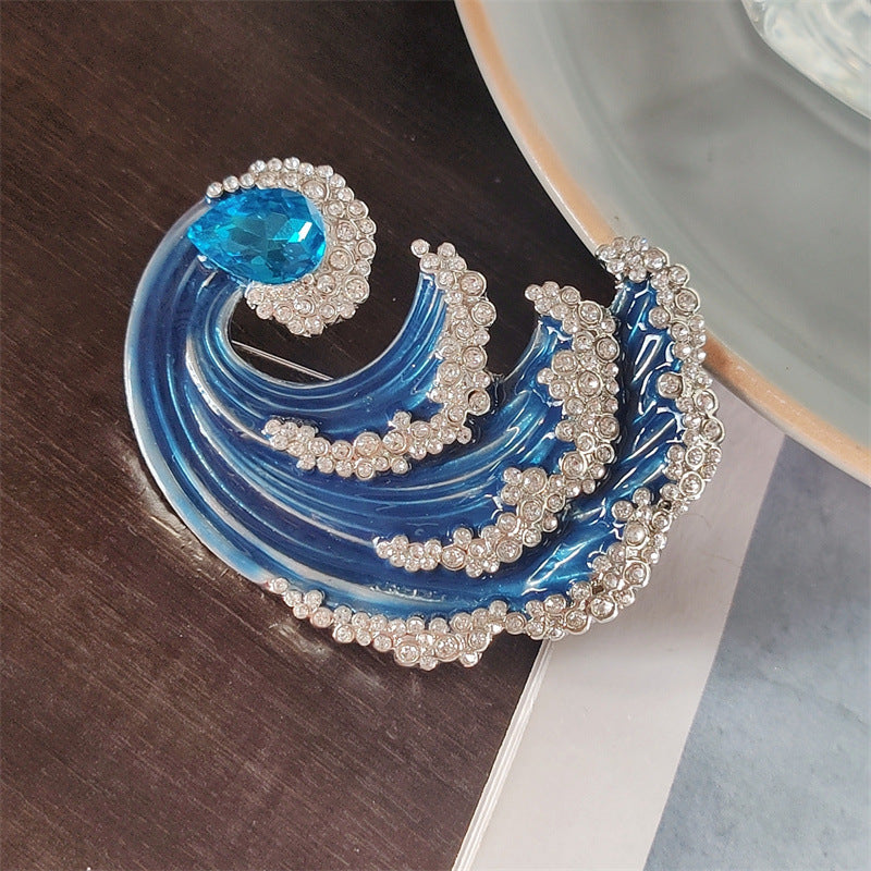 Wave Design Brooch in blue