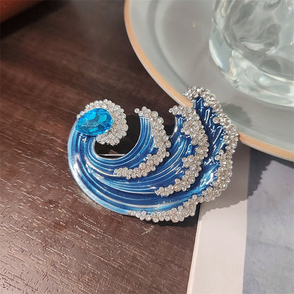 Elegant Fashion Brooch detail