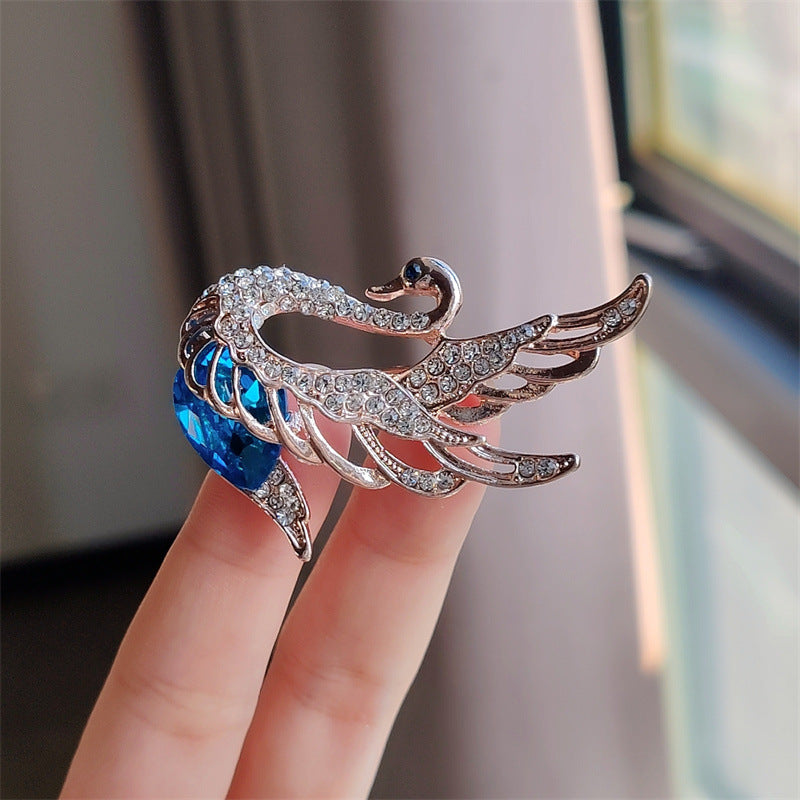 Versatile fashion accessory pin