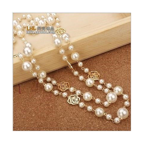 Long pearl necklace for casual and formal occasions