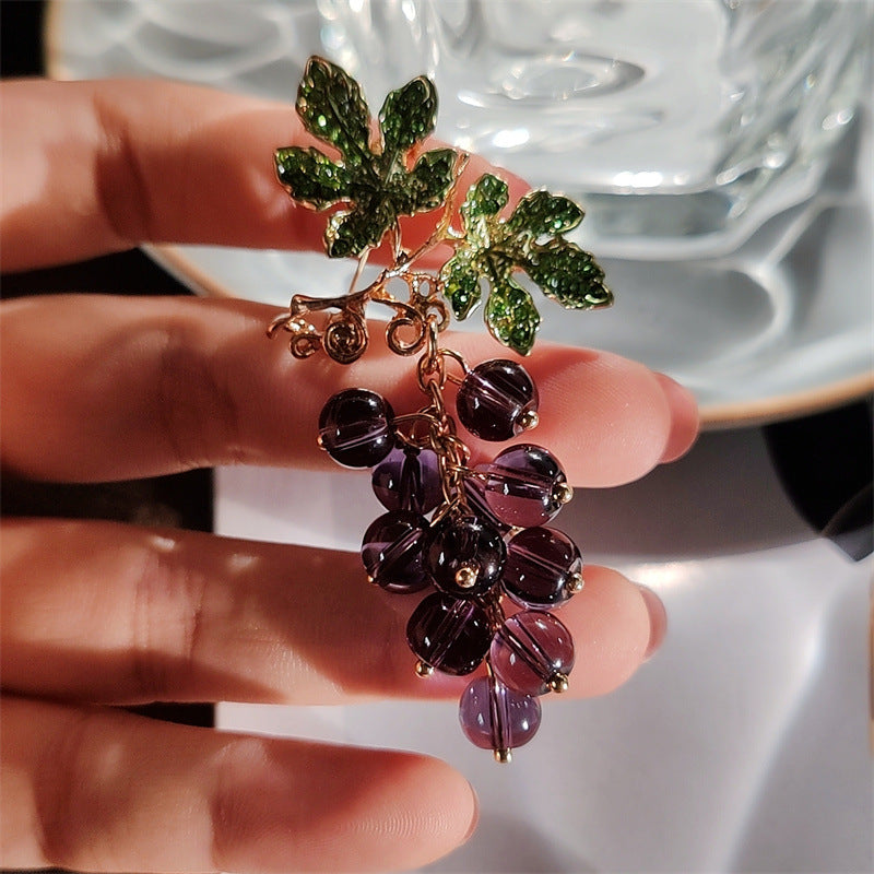 Elegant women's brooch with fruit motifs