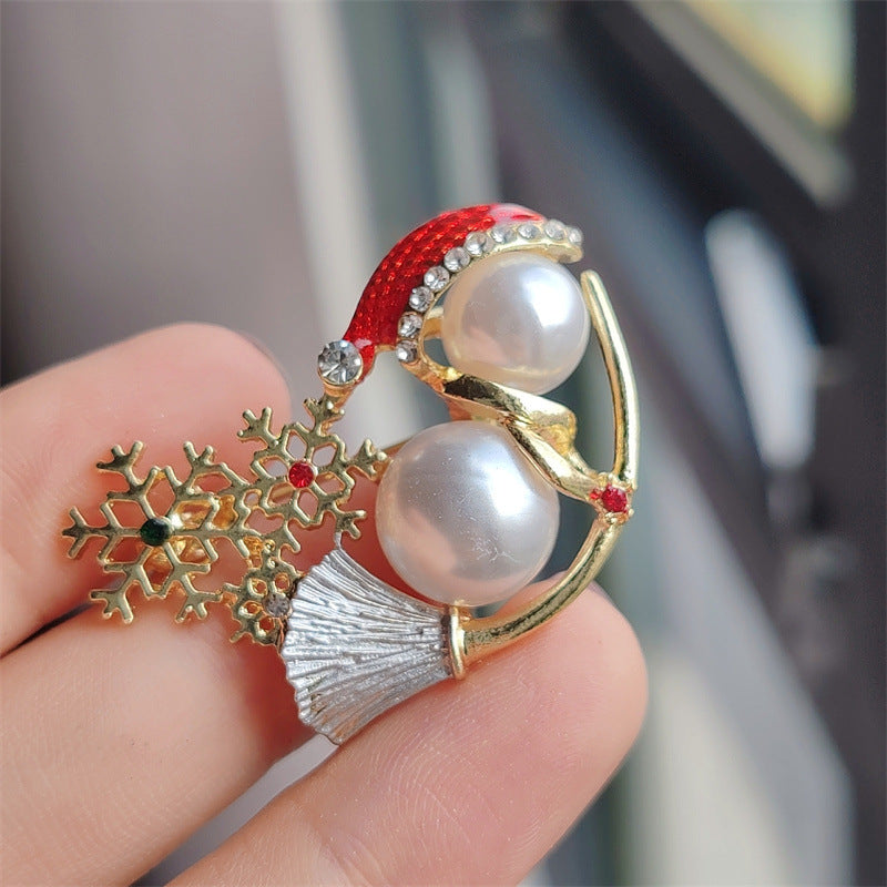 Cute snowman brooch front view