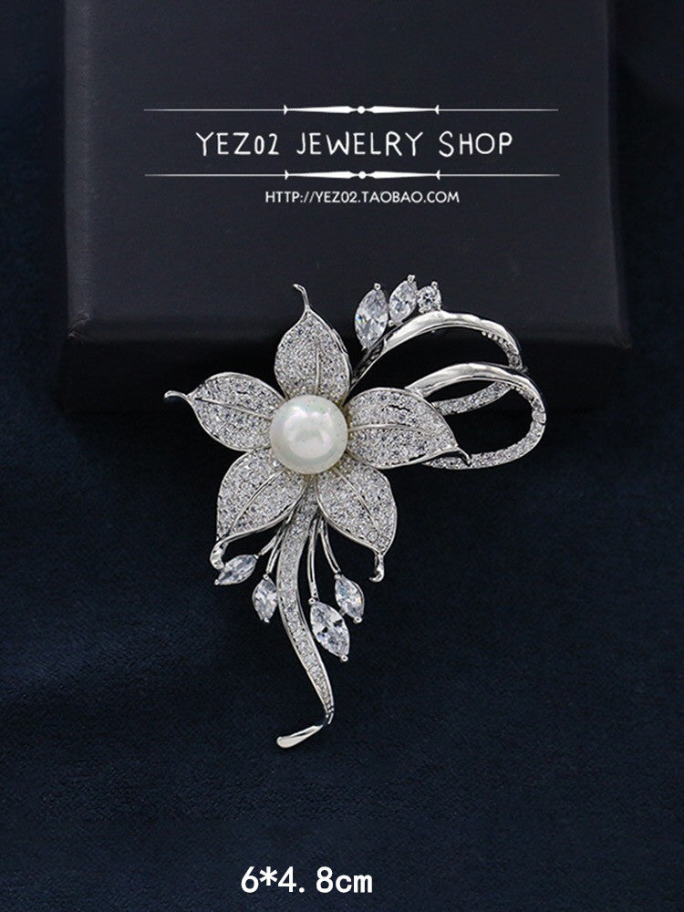 Beautiful floral design pin for casual wear