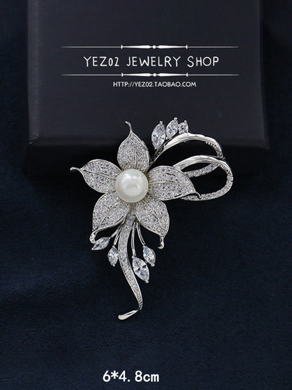Beautiful floral design pin for casual wear